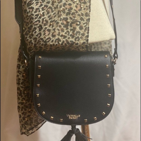🎉🎈HOST PICK🎉🎈VICTORIA’s SECRET CROSSBODY STUDDED SADDLE BAG - Picture 7 of 16